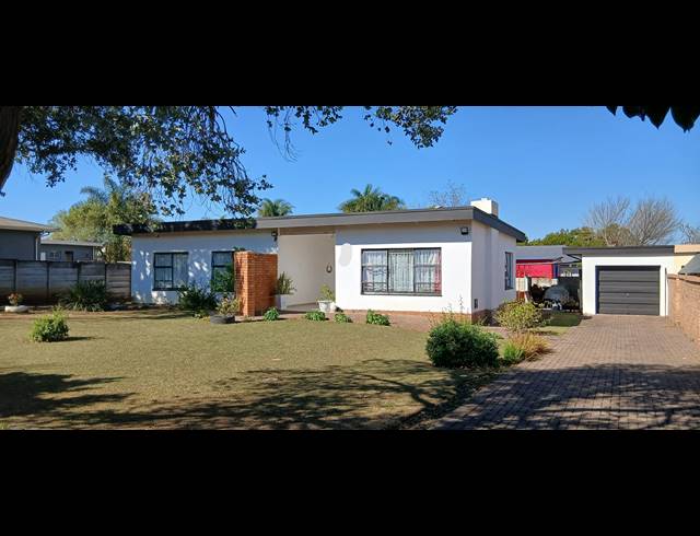 3 BEDROOM FREEHOLD FOR SALE IN PIONEER PARK